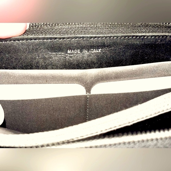 Chanel Maltase Lucky Symbols Black Patent Leather Zip Around Wallet EC - Picture 9 of 10